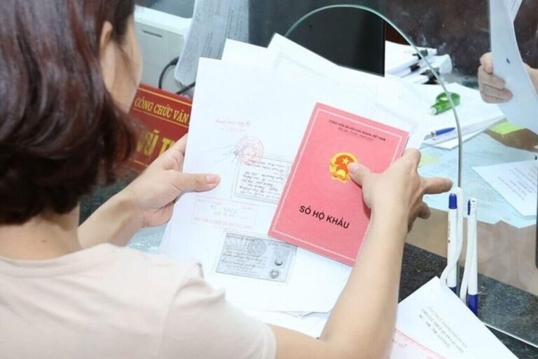 Từ 1/7/2021 thu hồi sổ hộ khẩu giấy khi đăng ký thay đổi thông tin