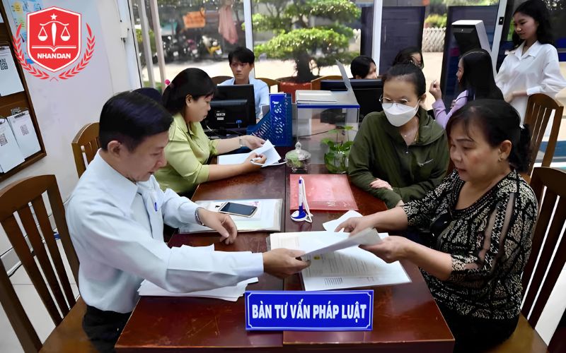 hình ảnh luật sư tư vấn theo giờ
