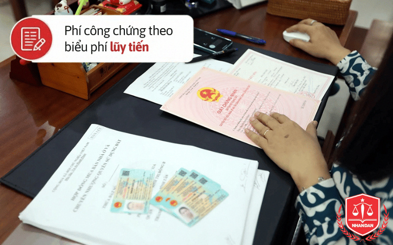 Phí công chứng hợp đồng chuyển nhượng áp dụng theo biểu phí lũy tiến dựa trên giá trị tài sản.