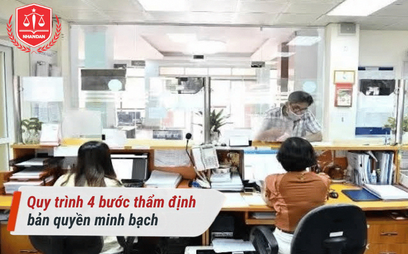 Chuyên viên Cục Bản quyền tác giả tiến hành tiếp nhận và thẩm định hồ sơ theo đúng trình tự pháp luật.