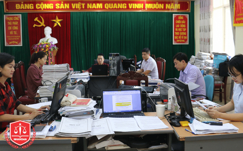 Hướng Dẫn Đăng Ký Thương Hiệu Tại Hà Nội Đầy Đủ Thủ Tục Và Chi Phí 6 Cán bộ thẩm định nội dung trước khi ra quyết định cấp bằng (Ảnh chỉ mang tính chất minh họa)