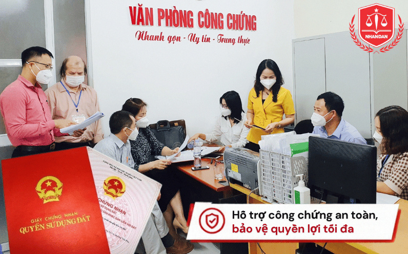 Luật sư đồng hành và hỗ trợ khách hàng hoàn tất thủ tục công chứng hợp đồng đúng pháp luật.