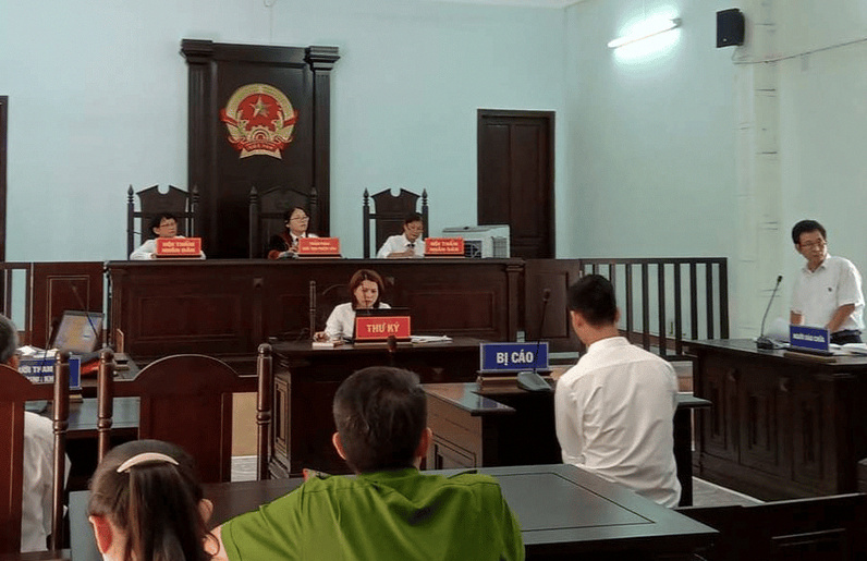 Luật Sư Ly Hôn Hỗ Trợ Những Thủ Tục Nào Theo Quy Định Pháp Luật? 11 Luật sư thực hiện vai trò bảo vệ quyền và lợi ích hợp pháp của đương sự tại phiên tòa xét xử.