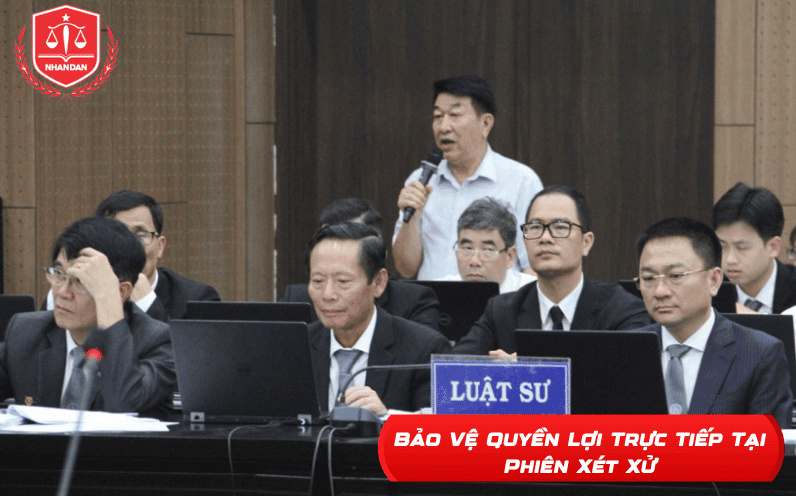 Luật sư tham gia tranh tụng bảo vệ quyền lợi cho thân chủ trực tiếp tại phiên tòa.