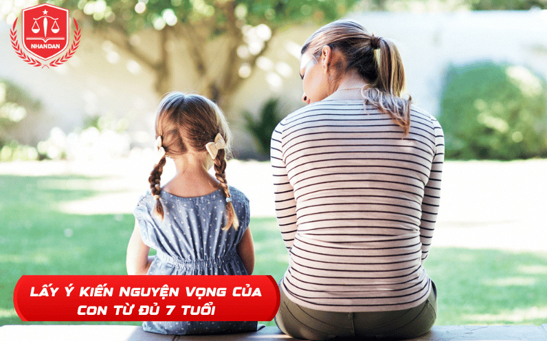 Phải lấy ý kiến nguyện vọng của con từ đủ 7 tuổi về việc muốn sống chung với cha hay với mẹ.