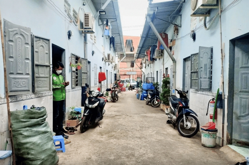 Xử lý trường hợp trì hoãn ly hôn bằng cách che giấu nơi cư trú hoặc vắng mặt.